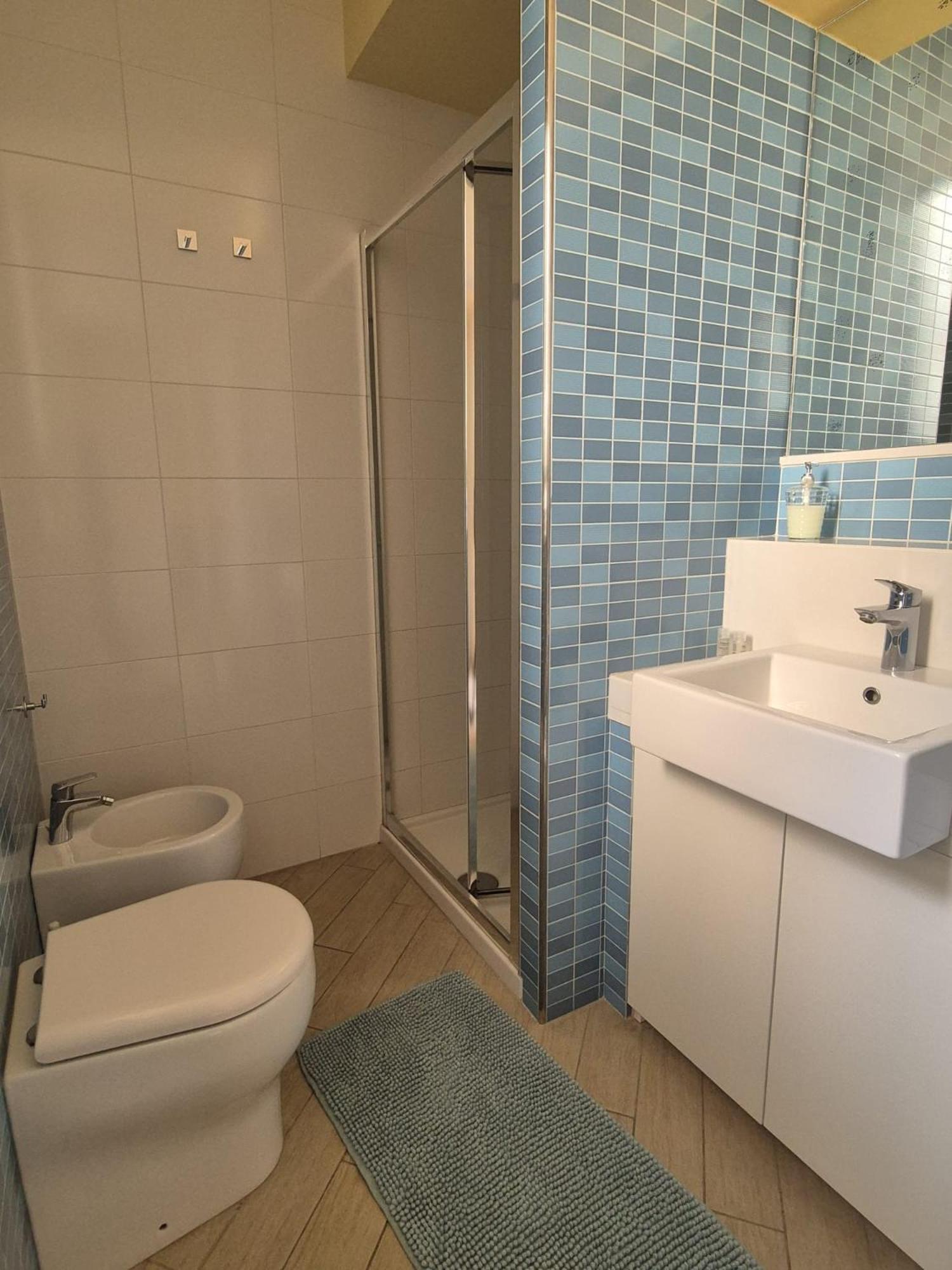 Hotel Kosié - il comfort di classe con due matrimoniali e due bagni indipendenti Palermo Esterno foto